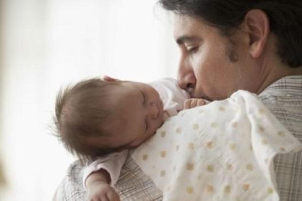 LICENCIA DE PATERNIDAD Y SU REGULACION EN EL PERÚ