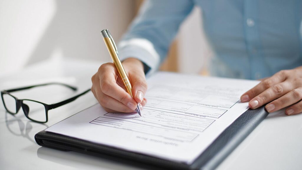 LA DESNATURALIZACION DE LOS CONTRATOS DE TRABAJO SUJETOS A MODALIDAD