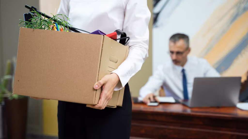 ¿ME PUEDEN DESPEDIR POR ACTOS REALIZADOS FUERA DE LA JORNADA  Y LUGAR DE TRABAJO?