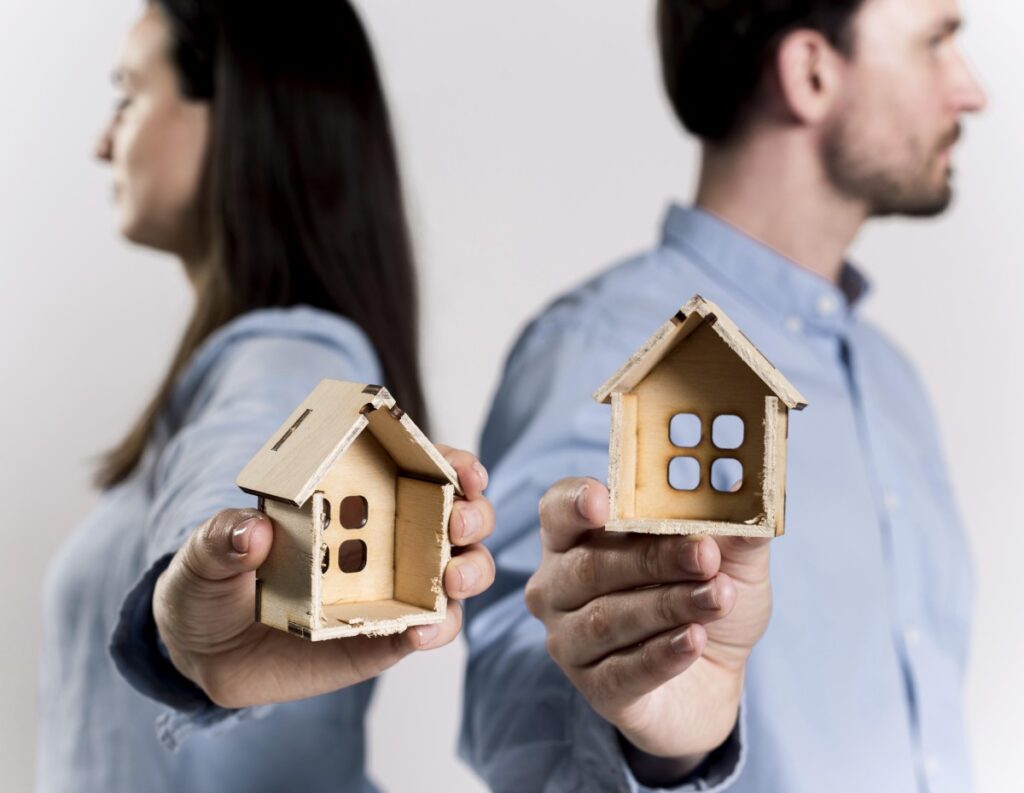 ¿QUÉ HACER SI UN HEREDERO SE OPONE A VENDER O DIVIDIR UN INMUEBLE HEREDADO?
