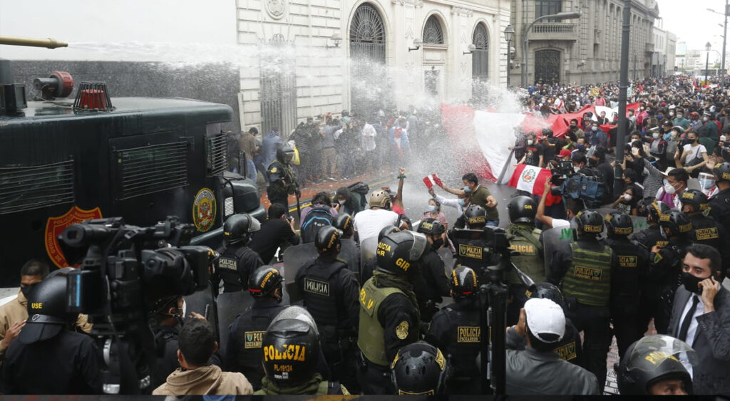 Protestas y represión en el Perú