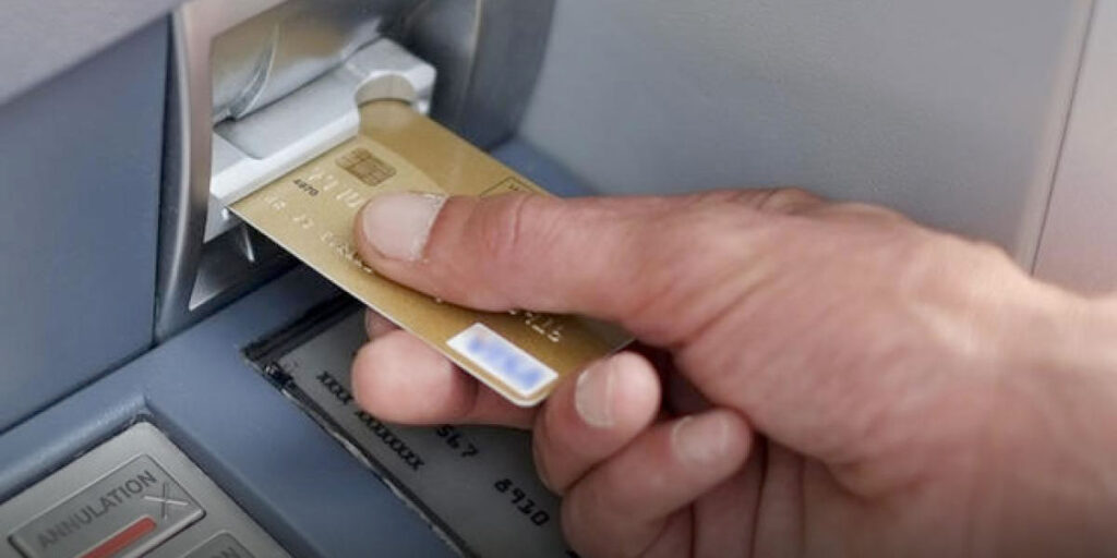 Cambiazo de tarjeta de crédito y cómo actuar ante un fraude