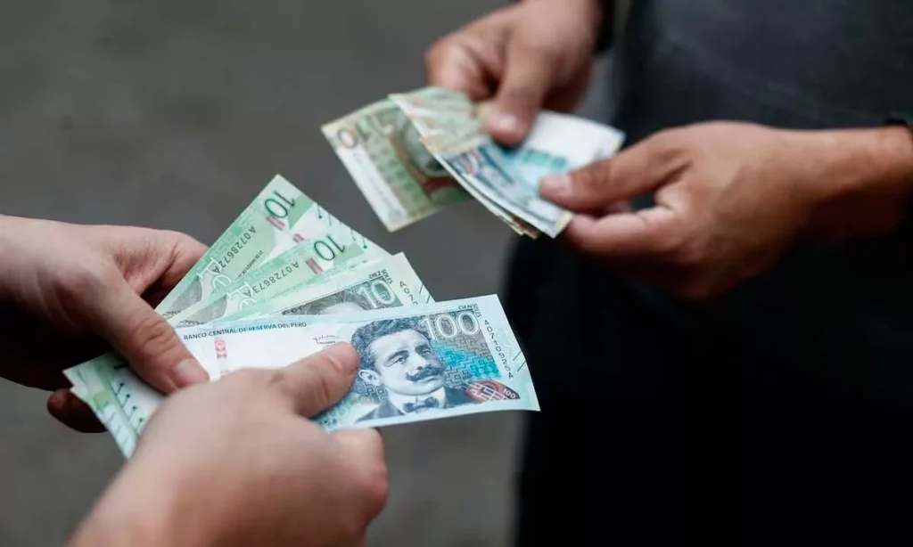 El aumento de la RMV no solo incrementa incrementa sueldos: Así impacta en los costos de su empresa